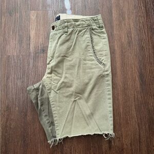 Men’s Abercrombie distressed khaki shorts